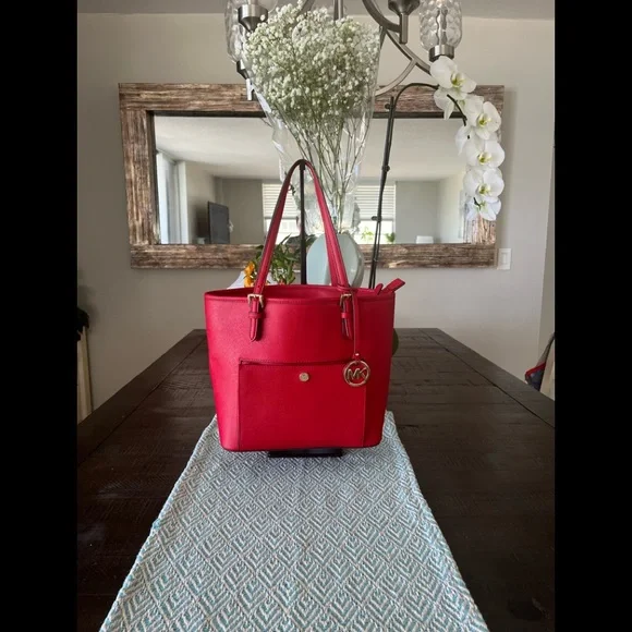 Michael Kors Tote (Red) w/Gold Hardware. - Picture 2 of 10